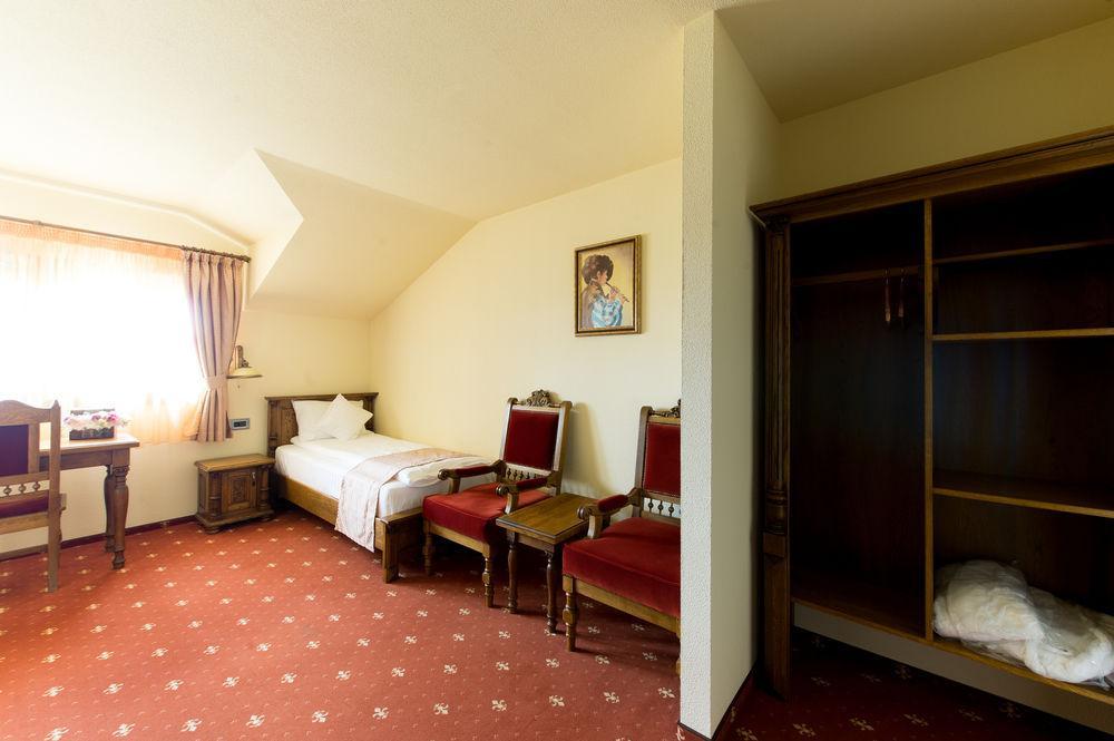 Hotel Castel Royal Mosnita Noua Εξωτερικό φωτογραφία