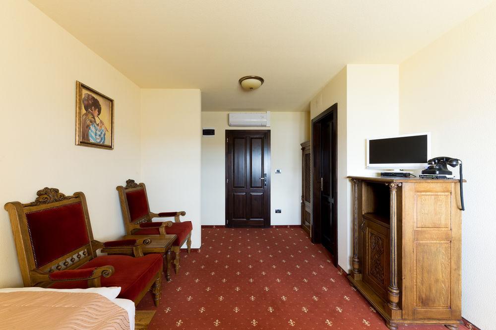 Hotel Castel Royal Mosnita Noua Εξωτερικό φωτογραφία