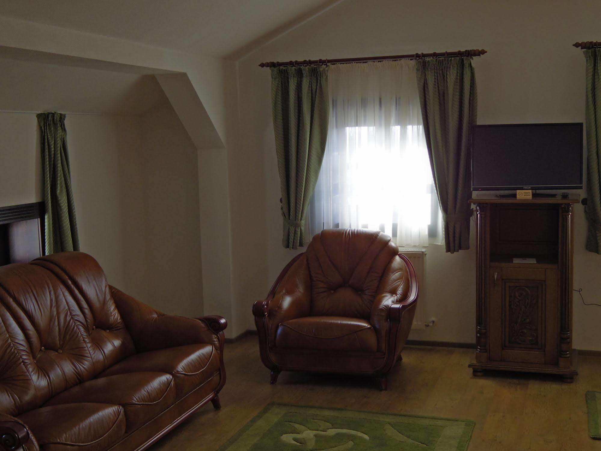 Hotel Castel Royal Mosnita Noua Εξωτερικό φωτογραφία