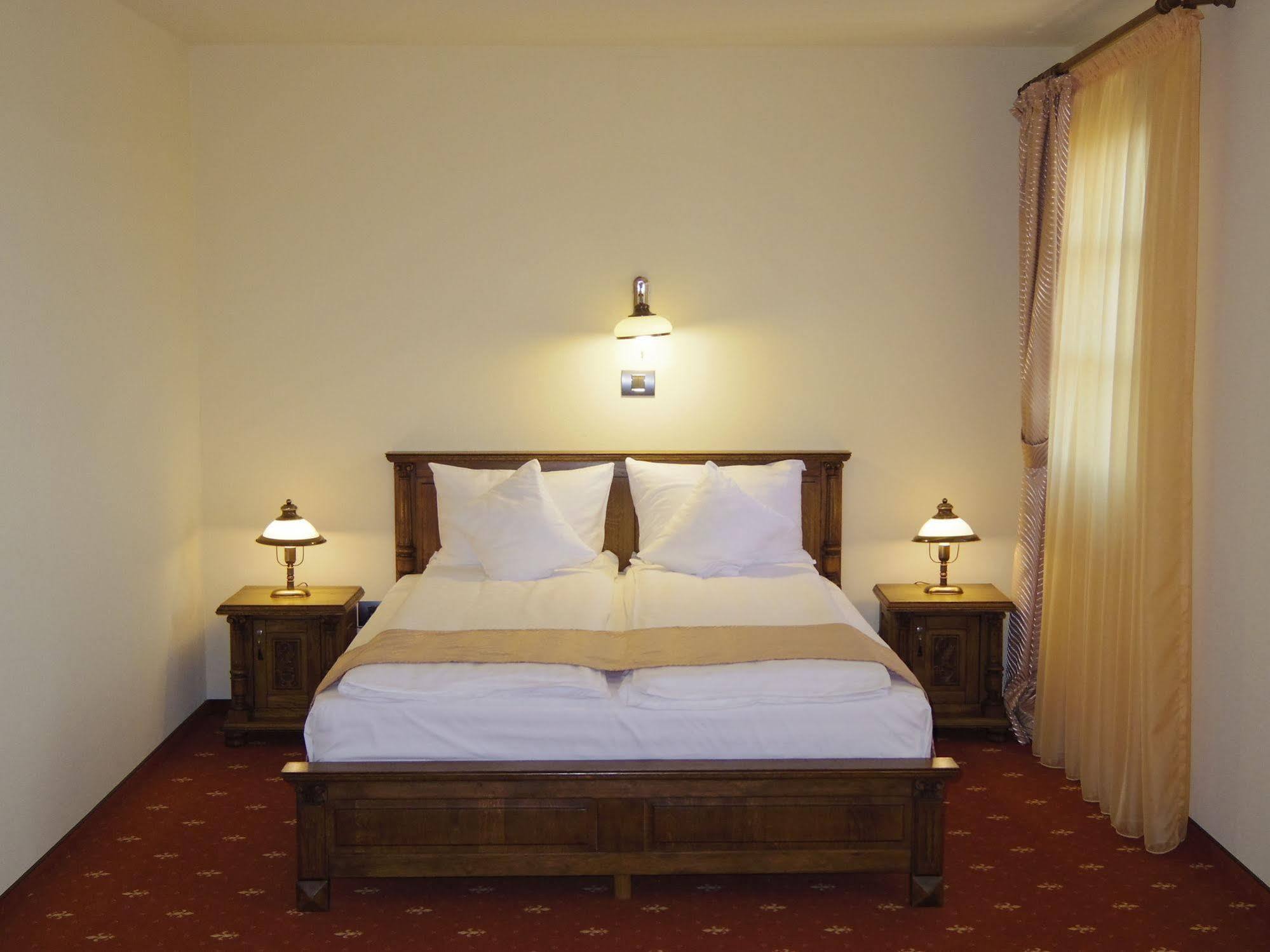 Hotel Castel Royal Mosnita Noua Εξωτερικό φωτογραφία