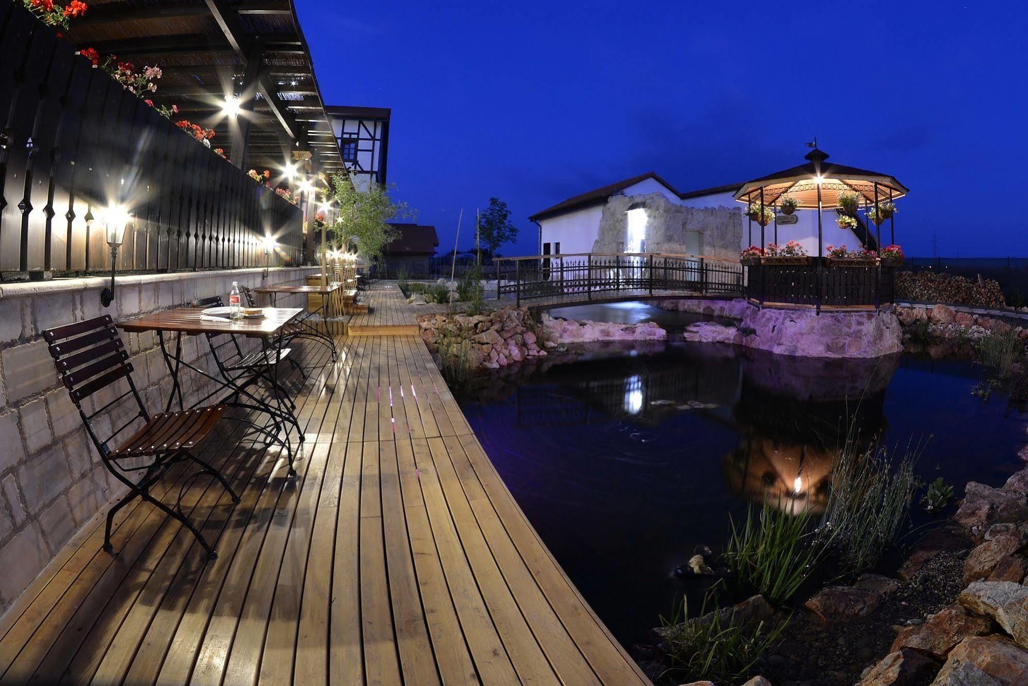 Hotel Castel Royal Mosnita Noua Εξωτερικό φωτογραφία